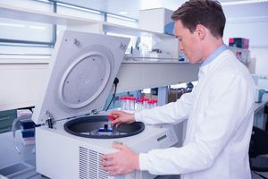 Центрифуги лабораторные: сфера применения, устройство и специфика выбора  из